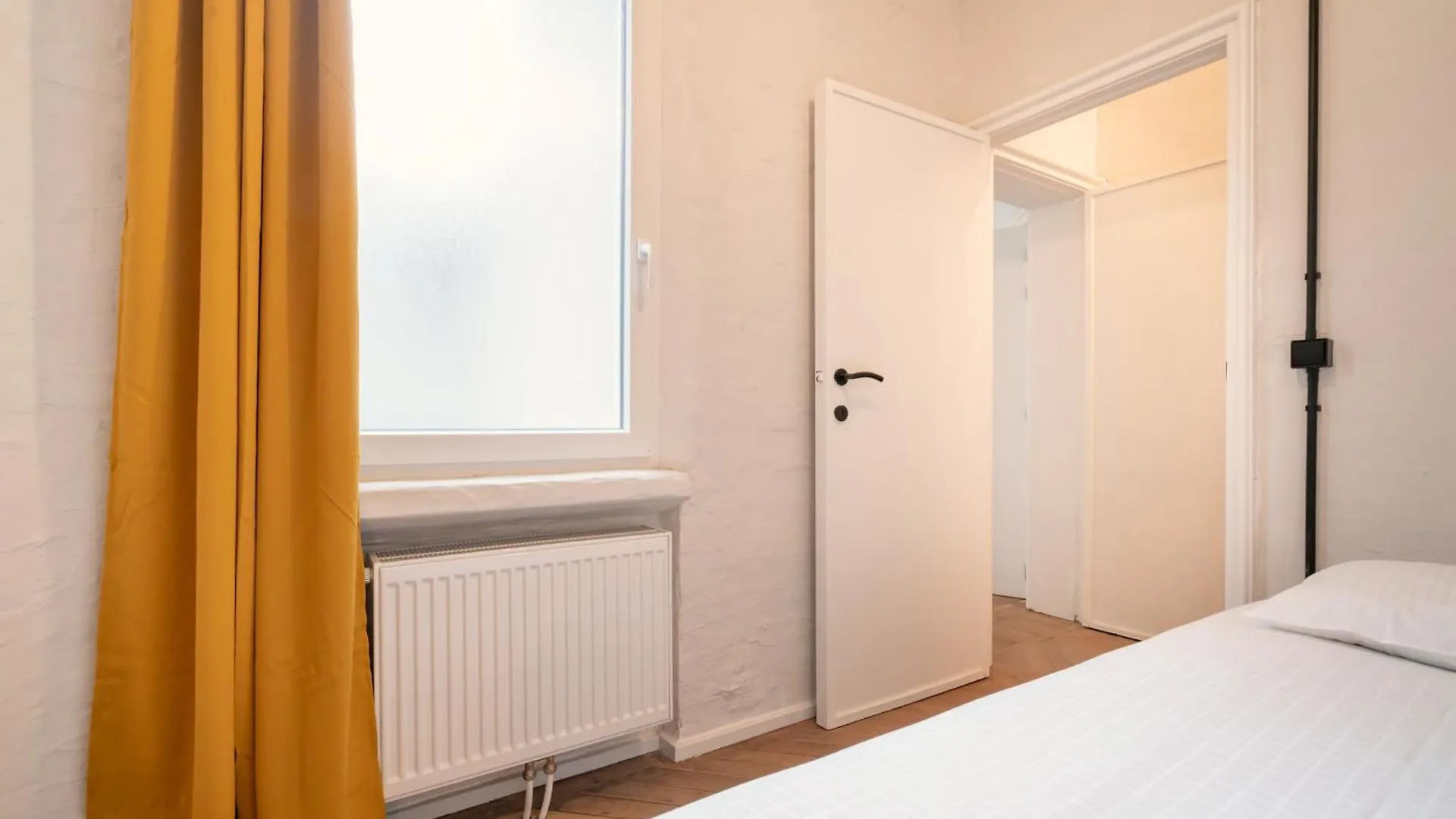Charming And Spacious Apartments In The Heart Of Antwerpen 0*,  België